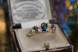 RETRO c1970 ANTIQUE STYLE TEAL SAPPHIRE & DIAMOND RING ON 9ct YELLOW GOLD