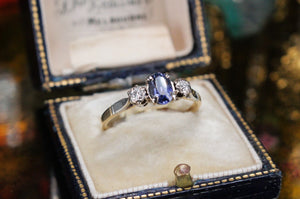 ART DECO c1930 NATURAL BLUE SAPPHIRE & DIAMOND RING ON 18ct YELLOW GOLD & PALLADIUM
