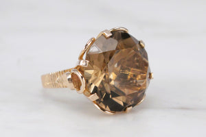 VINTAGE MID CENTURY 13.3CT SMOKY QUARTZ RING ON 9ct YELLOW GOLD