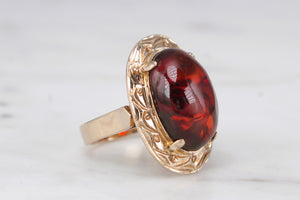 MID CENTURY CHERRY AMBER RING ON 14ct YELLOW GOLD