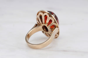 MID CENTURY CHERRY AMBER RING ON 14ct YELLOW GOLD