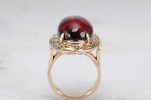 MID CENTURY CHERRY AMBER RING ON 14ct YELLOW GOLD