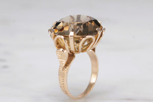 VINTAGE MID CENTURY 13.3CT SMOKY QUARTZ RING ON 9ct YELLOW GOLD