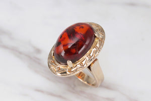 MID CENTURY CHERRY AMBER RING ON 14ct YELLOW GOLD