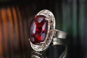 MID CENTURY CHERRY AMBER RING ON 14ct YELLOW GOLD