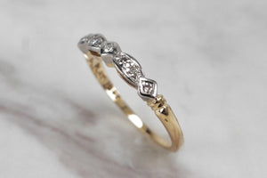 ANTIQUE ART DECO c1920 SEVEN STONE DIAMOND BAND RING ON 18ct YELLOW GOLD & PLATINUM