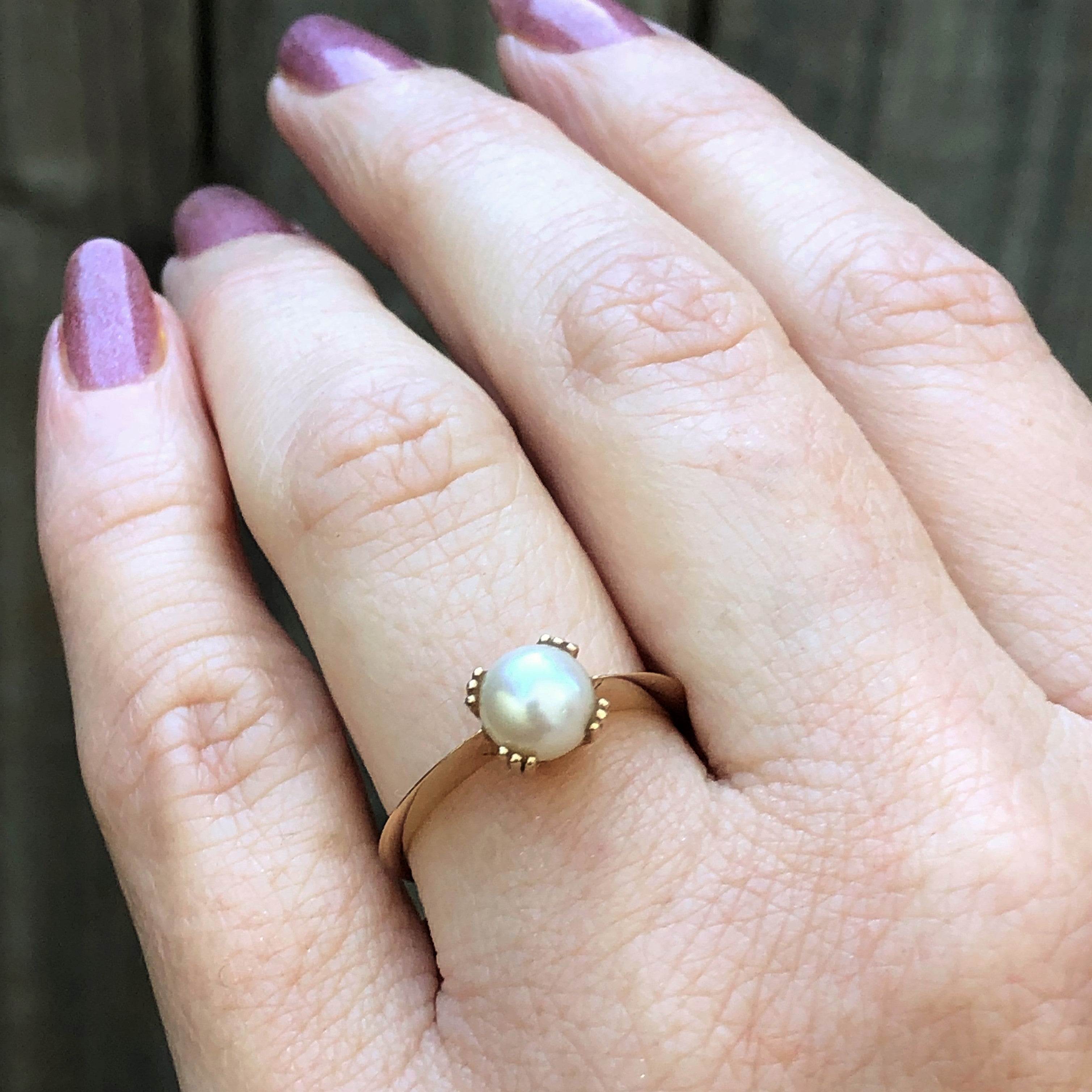 Estate pearl outlet ring