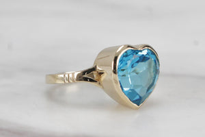 R&V BESPOKE TOPAZ HEART COCKTAIL RING ON 9ct YELLOW GOLD