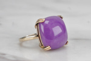 MODERN BESPOKE LAVENDER JADE COCKTAIL RING ON 9ct YELLOW GOLD