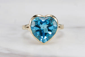 R&V BESPOKE TOPAZ HEART COCKTAIL RING ON 9ct YELLOW GOLD