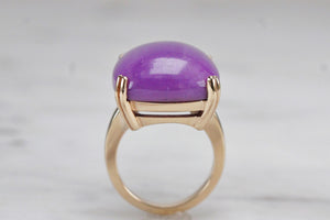 MODERN BESPOKE LAVENDER JADE COCKTAIL RING ON 9ct YELLOW GOLD