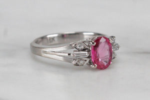 RETRO C1940 RUBY & DIAMOND RING ON 18ct WHITE GOLD