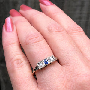 ANTIQUE ART DEC0 c1920 SAPPHIRE & DIAMOND TRILOGY RING ON 18ct YELLOW GOLD & PLATINUM