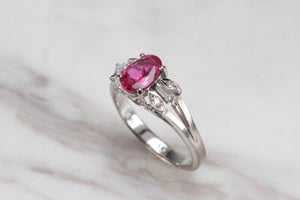 RETRO C1940 RUBY & DIAMOND RING ON 18ct WHITE GOLD