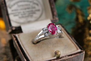 RETRO C1940 RUBY & DIAMOND RING ON 18ct WHITE GOLD