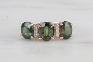 VINTAGE c1960/70 NATURAL AUSTRALIAN GREEN SAPPHIRE & DIAMOND RING ON 14ct YELLOW GOLD