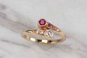 ANTIQUE EDWARDIAN c1913 FRENCH RUBY & DIAMOND TOI ET MOI RING ON 18ct YELLOW GOLD