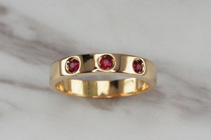 RETRO ESTATE FLUSH SET RUBY RING ON 18ct YELLOW GOLD