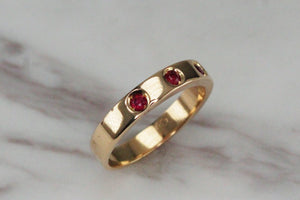 RETRO ESTATE FLUSH SET RUBY RING ON 18ct YELLOW GOLD