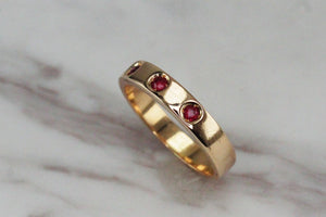 RETRO ESTATE FLUSH SET RUBY RING ON 18ct YELLOW GOLD