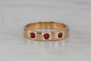 RETRO ESTATE FLUSH SET RUBY RING ON 18ct YELLOW GOLD