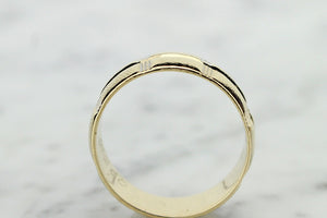VINTAGE ESTATE 6mm ENGRAVED BAND RING ON 9ct YELLOW GOLD