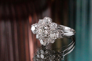 VINTAGE 3.08ct DIAMOND CLUSTER RING ON 18ct WHITE GOLD