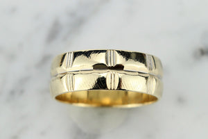 VINTAGE ESTATE 6mm ENGRAVED BAND RING ON 9ct YELLOW GOLD