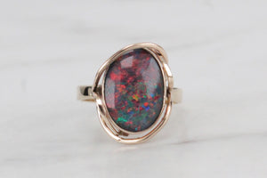 MID CENTURY AUSTRALIAN OPAL TRIPLET ON 9ct YELLOW GOLD