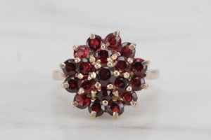 MID CENTURY c1968 PYROPE GARNET CLUSTER RING ON 9ct YELLOW GOLD