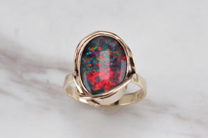 MID CENTURY AUSTRALIAN OPAL TRIPLET ON 9ct YELLOW GOLD