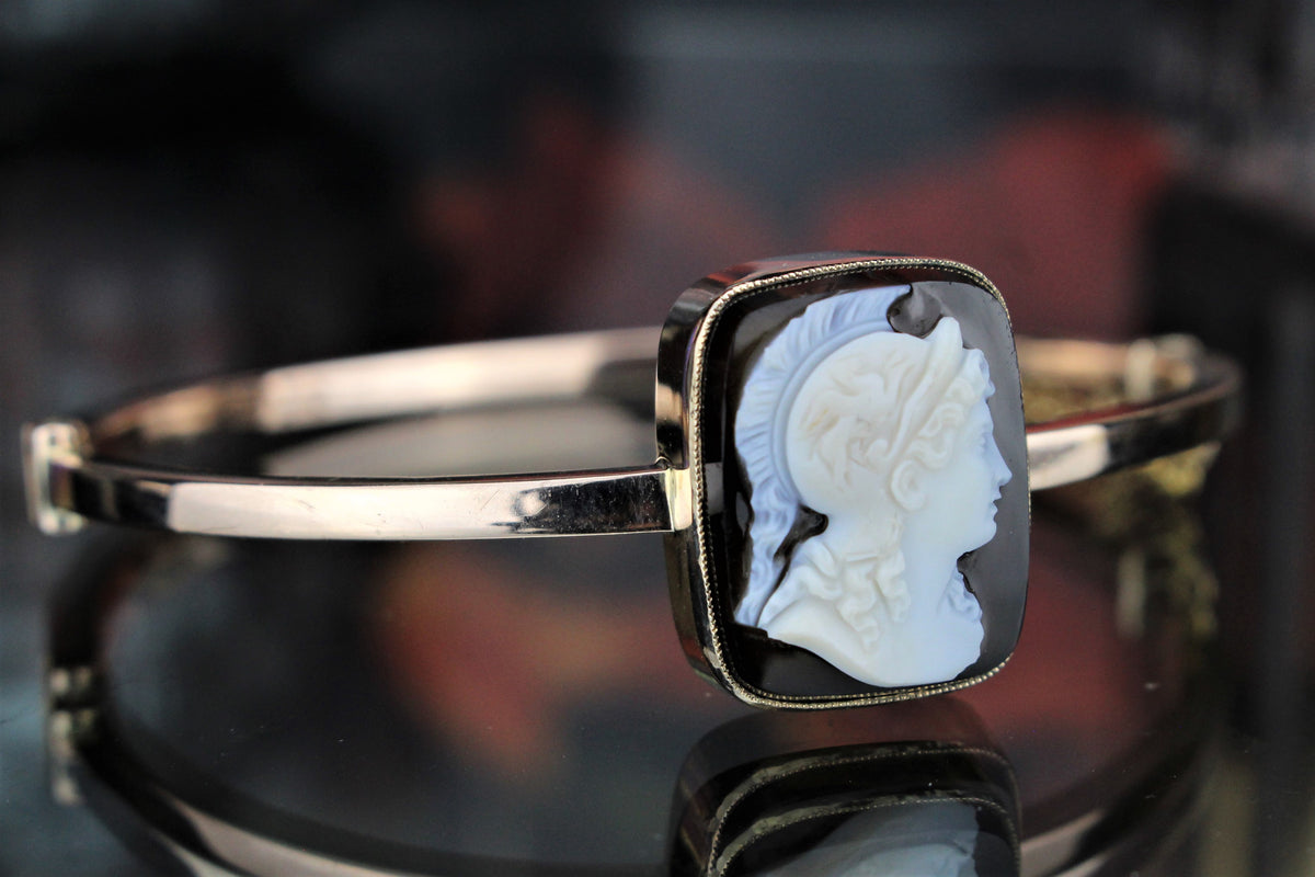 ANTIQUE EDWARDIAN c1910 SARDONYX CAMEO BANGLE ON 9ct YELLOW GOLD