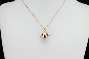 MODERN ESTATE BALL SPINNER PENDANT AND CHAIN ON 9ct YELLOW GOLD