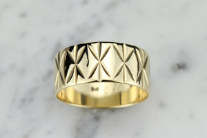 RETRO WIDE 9mm ETCHED CIGAR BAND RING ON 9ct YELLOW GOLD