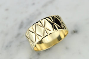 RETRO WIDE 9mm ETCHED CIGAR BAND RING ON 9ct YELLOW GOLD