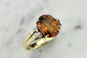 VINTAGE MANDARIN SPINEL & DIAMOND RING ON 14ct YELLOW GOLD