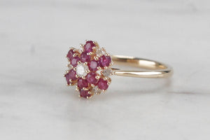 MODERN RUBY & DIAMOND CLUSTER RING ON 14ct YELLOW GOLD