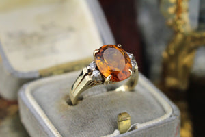 VINTAGE MANDARIN SPINEL & DIAMOND RING ON 14ct YELLOW GOLD