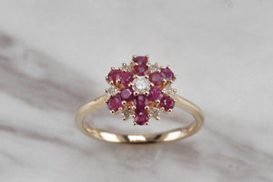 MODERN RUBY & DIAMOND CLUSTER RING ON 14ct YELLOW GOLD