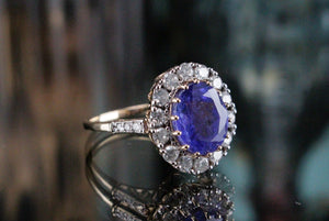 MODERN 4.09ct TANZANITE & DIAMOND HALO RING ON 14ct YELLOW & WHITE GOLD