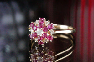 MODERN RUBY & DIAMOND CLUSTER RING ON 14ct YELLOW GOLD