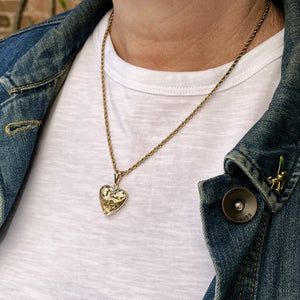 MODERN FILLEGREE HEART PENDANT ON 9ct YELLOW GOLD