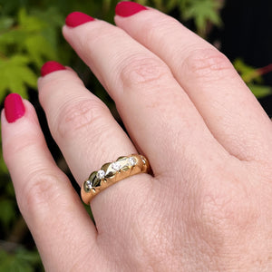 MODERN ESTATE FIVE STONE DIMAOND RING ON 18ct YELLOW GOLD