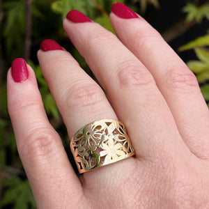 RETRO FILIGREE FLOWER RING ON 9ct YELLOW GOLD