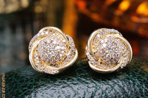 MODERN 1ct DIAMOND CLUSTER EARRINGS ON 18ct YELLOW GOLD