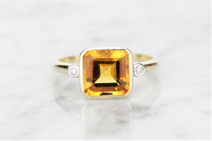 MODERN 2.5ct CITRINE & DIAMOND RING ON 9ct YELLOW GOLD