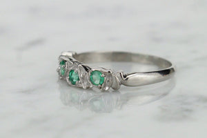 ANTIQUE c1920’s ‘FOUR BELLS’ EMERALD RING ON 18ct WHITE GOLD