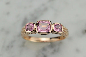 MODERN EDWARDIAN STYLE TOURMALINE TRILOGY RING ON 9ct ROSE GOLD