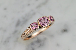 MODERN EDWARDIAN STYLE TOURMALINE TRILOGY RING ON 9ct ROSE GOLD