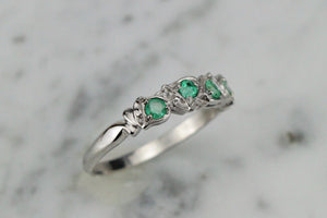 ANTIQUE c1920’s ‘FOUR BELLS’ EMERALD RING ON 18ct WHITE GOLD
